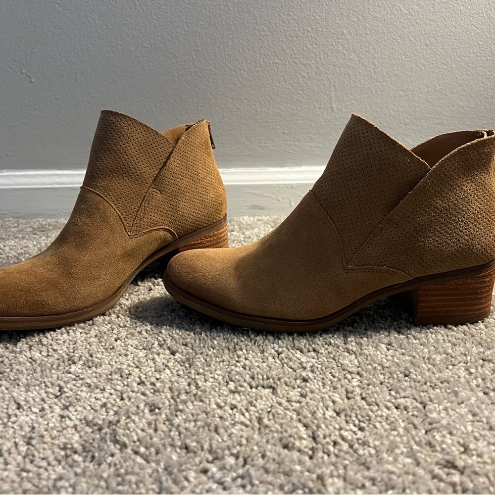 Korks Ankle Booties